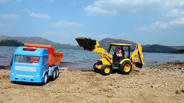 Возим песочек на пляже смотреть онлайн