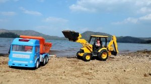 Возим песочек на пляже