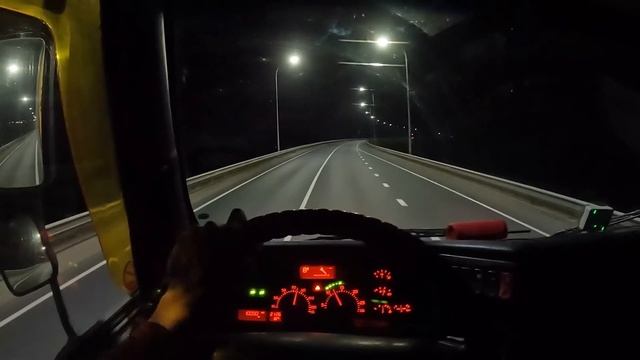 В ПЕРВЫЙ РЕЙС НА 20 ЛЕТНЕМ ГРУЗОВИКЕ смотреть онлайн