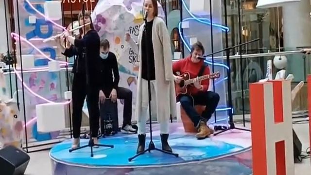 Арт группа КОРА в Броско молл смотреть онлайн