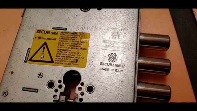 Ремонт сейфовой двери с итальянским замком Secureme. Сервис замков и дверей Турбомастер смотреть онлайн