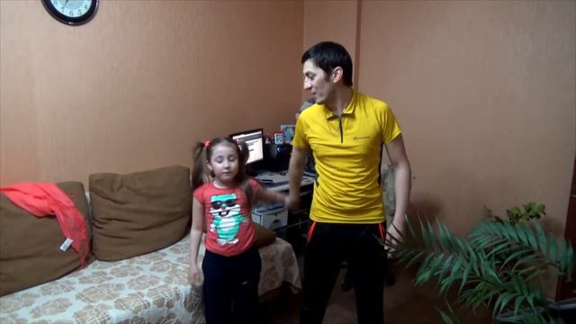Чем мы себя занимали дома, когда не было интернета. играем в жмурки / Old games смотреть онлайн