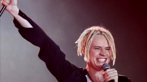 SHAMAN ВСТАВЛЯЕТ МИКРОФОН В ШТАНЫ