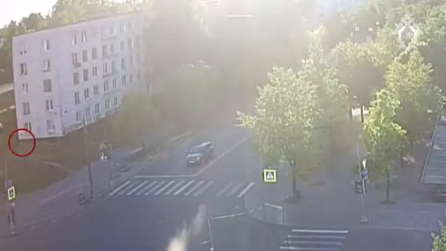 Житель г.Кингисепп выбросил женщину с 4 этажа , которая в последствии скончалась смотреть онлайн