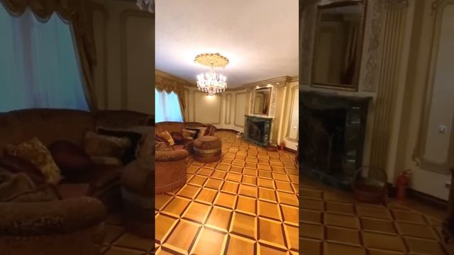 Оформление зоны камина в частном доме. Дизайн интерьера в классическом стиле. Элитная недвижимость смотреть онлайн