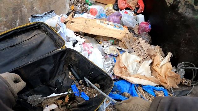 ИЩЕМ НАХОДКИ НА КРЫМСКИХ ПОМОЙКАХ смотреть онлайн