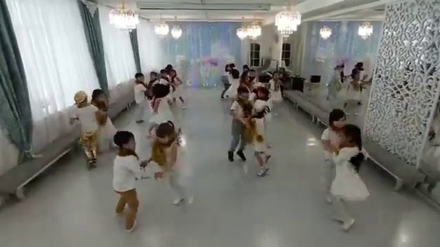 Новогодний флешмоб подготовительной группы "Золотой ключик" смотреть онлайн