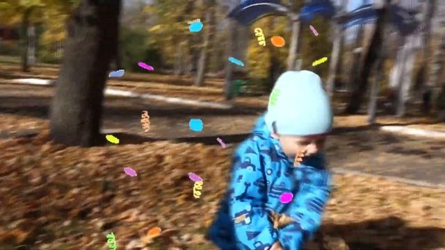 Сережа играет в машинки и дарит букет маме смотреть онлайн