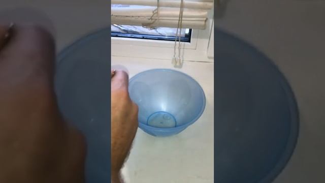 Как легко отмыть подоконник от жёлтых пятен #чистка #чисткапосуды #какотмыть #уборканакухне смотреть онлайн