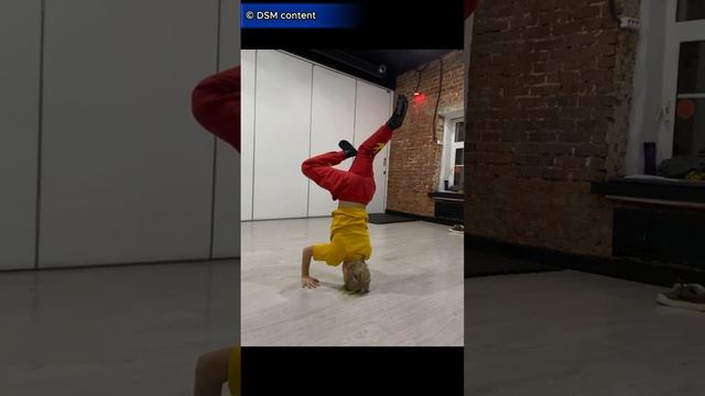 Брейк-данс в Ритме Песчаной Бури. Sandstorm Breakdance Experience. смотреть онлайн