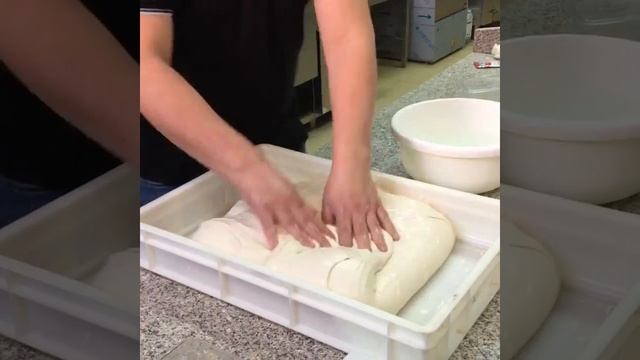Римская пицца . Pizzarella. Работа с тестом . смотреть онлайн