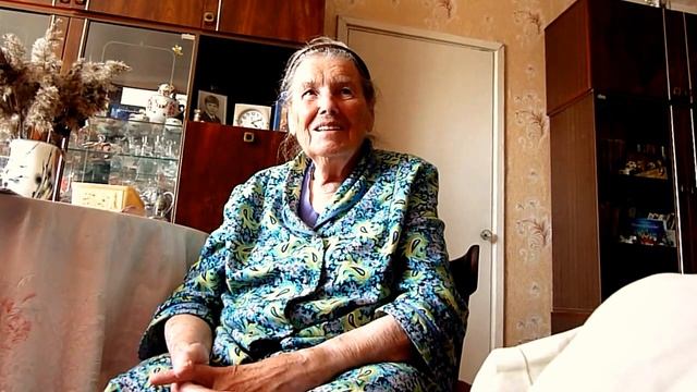 Бабушка уговаривает меня подстричься смотреть онлайн