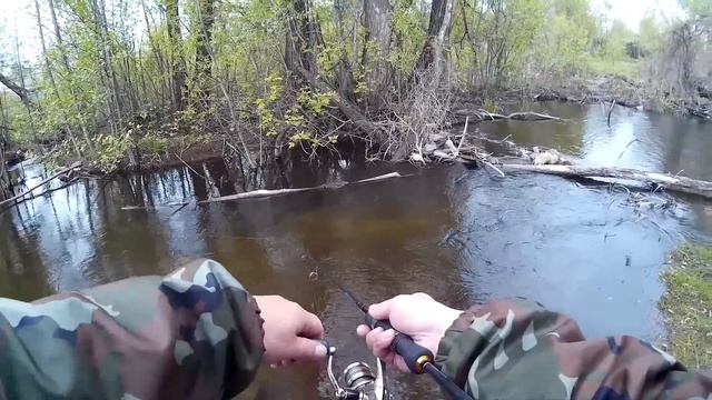 Охотник за голавлями."Битва с подъязком".Ловля голавля и язя на воберы.Ультралайт. смотреть онлайн