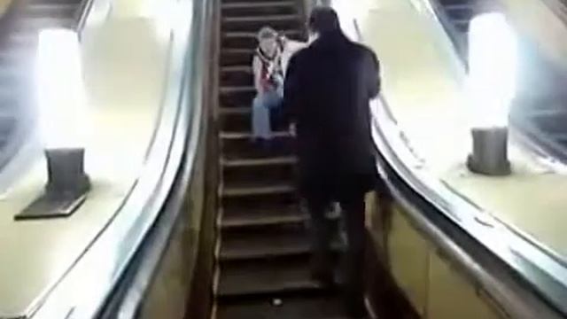 Димон vs лампа в метро смотреть онлайн