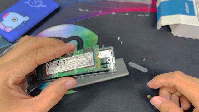 EZCAST M.2 NVME ENCLOSURE POCKET смотреть онлайн