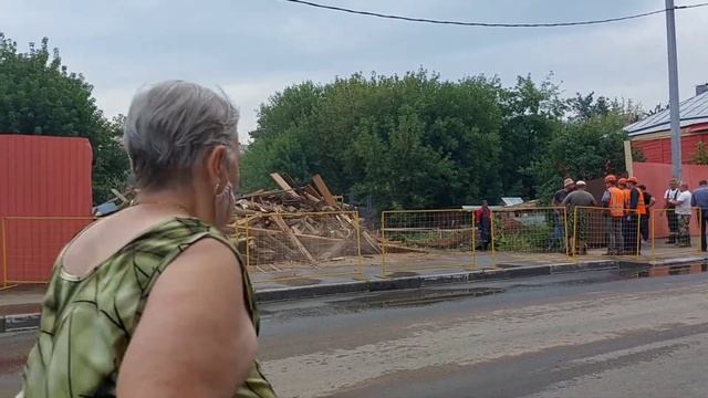 На Сенной плошади,в Нижнем Новгороде строят станцию метро,старые дома сносят... смотреть онлайн