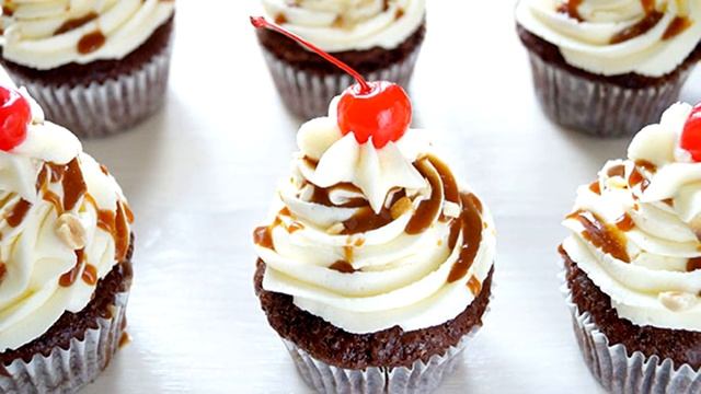 Праздничные капкейки: Красный Бархат, Шоколадные, Ванильные смотреть онлайн