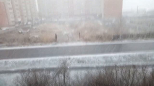Челябинскую область посетил снежный циклон с большими снежинками 16.04.2019 Куча снега. смотреть онлайн