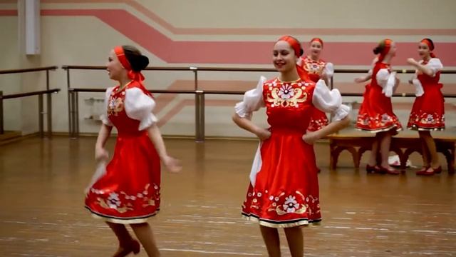 «Девичьи посиделки», девичий танец. Ансамбль «Расея». смотреть онлайн
