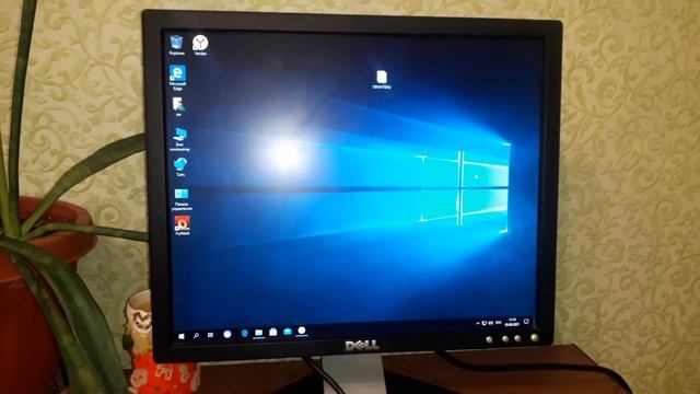 Стильный 17-дюймовый ЖК монитор DELL смотреть онлайн