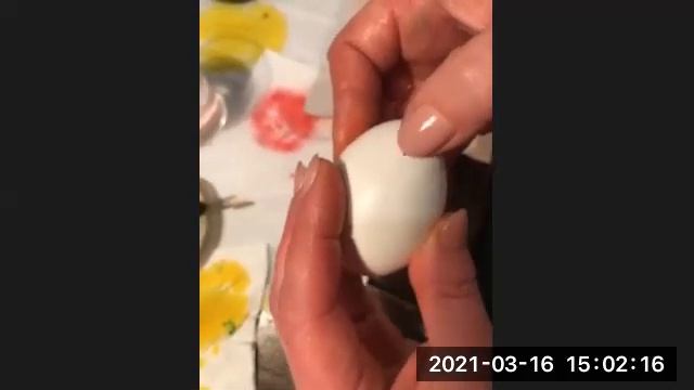 Удаление лишнего воска с писанки (Оксана Билоус) смотреть онлайн