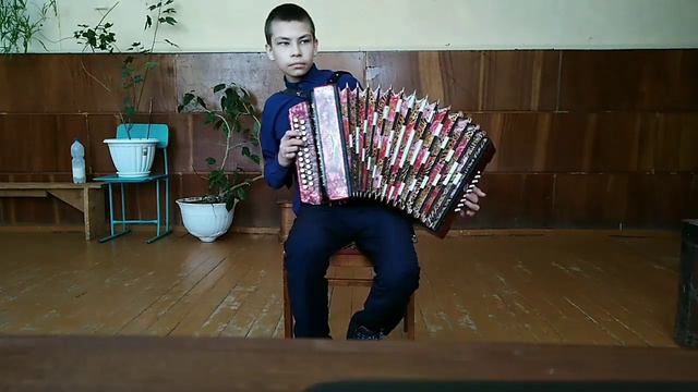 Смотреть всем !!! Юный гармонист играет наигрыши на шуйской гармошке!!!!!