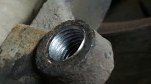 Volkswagen Golf обошлась резьба в поворотном кулаке под направляющий палец суппорта восстановление