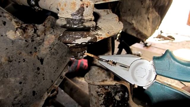 ВАЗ 2110 ЗАМЕНА РУЛЕВЫХ НАКОНЕЧНИКОВ (Ремонт Своими руками!) смотреть онлайн