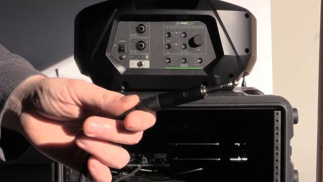 Mackie FreePlay - Connecting a wireless microphone смотреть онлайн