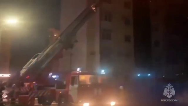 Пожар в Анапе на Объездной 9. Горит крыша многоэтажного дома. смотреть онлайн