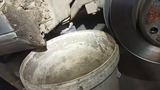 Почему гниют передние крылья и пороги??? смотреть онлайн