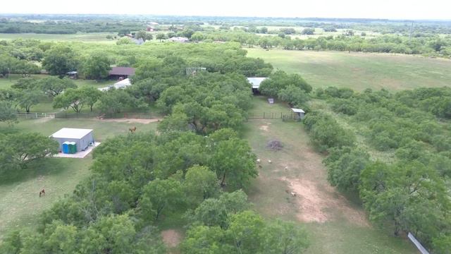 Triple R Ranch footage by Fimi X8 SE Drone (Music by Mainstream of San Antonio) смотреть онлайн