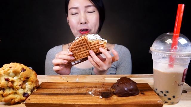 ASMR 생크림 와플 쿠키 공차 신메뉴 먹방? 누텔라 사과잼 초콜릿 빵 디저트 cream waffle cookie Bubble tea Dessert MUKBANG ワッフル 久喜 смотреть онлайн