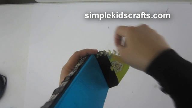 Monster High Tutorial: Cleo de Nile Doll Bed - Recycling - Doll Crafts - simplekidscrafts смотреть онлайн
