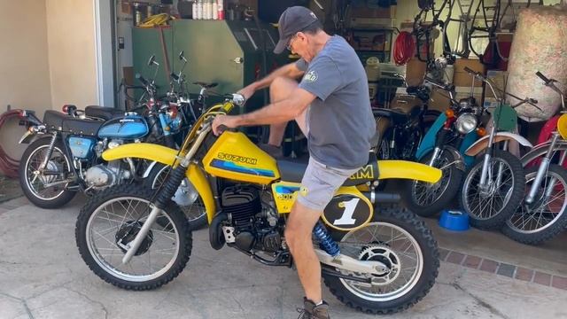 1980 Suzuki RM400 Cold start смотреть онлайн