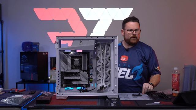 A Lian Li o11 Competitor or Knock Off? The Antec P120 Crystal enters the arena! смотреть онлайн