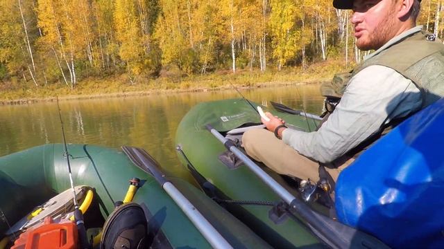 Ловля ХАРИУСА на таёжной реке. Осенний сплав смотреть онлайн