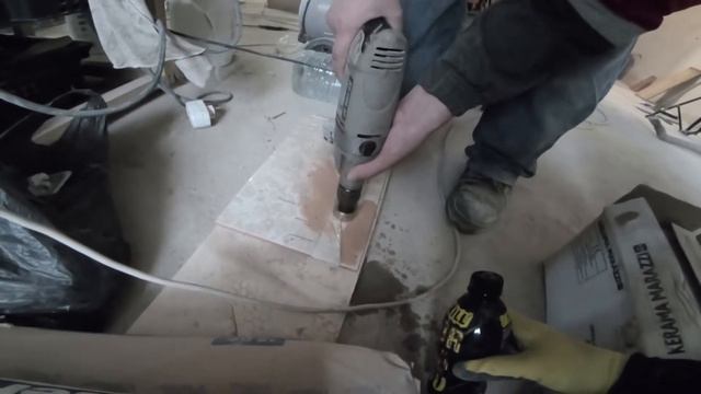 Как сделать отверстия под водорозетки в плитке/ РУКОЖОПЫ изучают научный способ смотреть онлайн