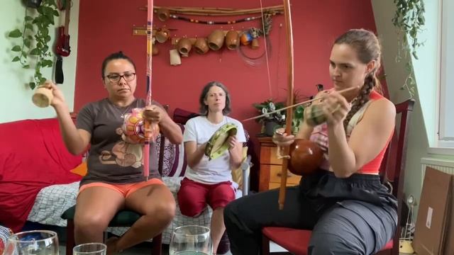 #berimbau #capoeiramusica #capoeiraangola Capoeira Angola - Berimbau variação dentro variação смотреть онлайн