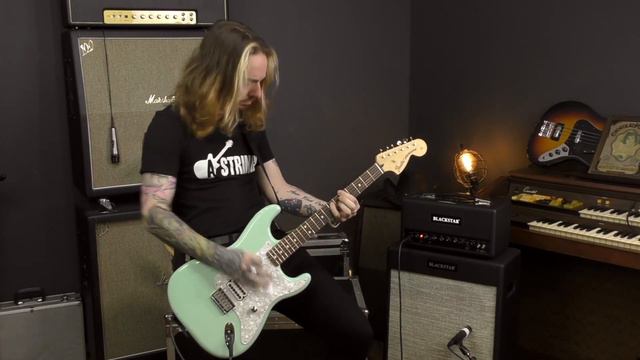 Tom Delonge Signature Strat: Playthrough Review смотреть онлайн
