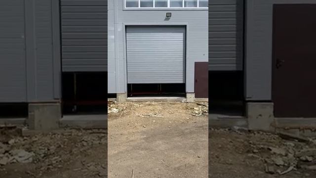 Промышленные секционные ворота серии ProTrend с автоматикой Алютех от компании 