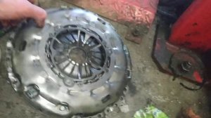 VW T5 Вибрация при запуске двигателя Заклинил Двухмассовый маховик Замена сцепления Пошаговая инстр