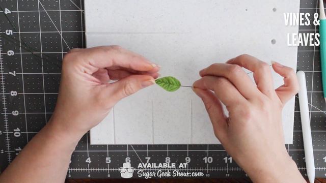 NEW ONLINE COURSE - Floral Cascade Sugar Flower Arrangement - ON SUGAR GEEK SHOW смотреть онлайн