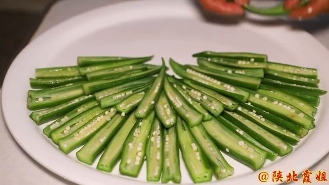【陕北霞姐】霞姐怀孕感冒难受，老公精心做了一盘蒜香秋葵，成品一上桌直接吃嗨了！ смотреть онлайн
