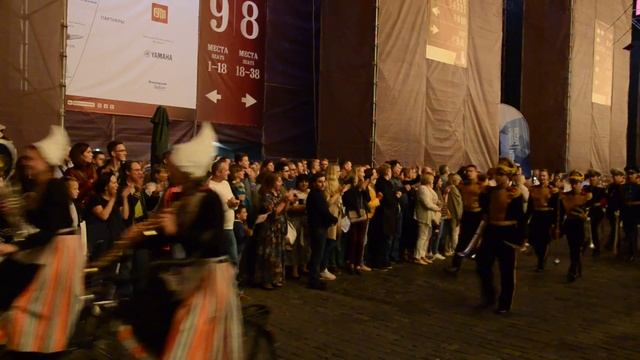 Проезд голландцев и проход почётного караула. Народ в восхищении! смотреть онлайн