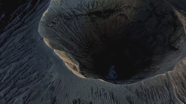 The Strange History of the Darvaza Gas Crater смотреть онлайн