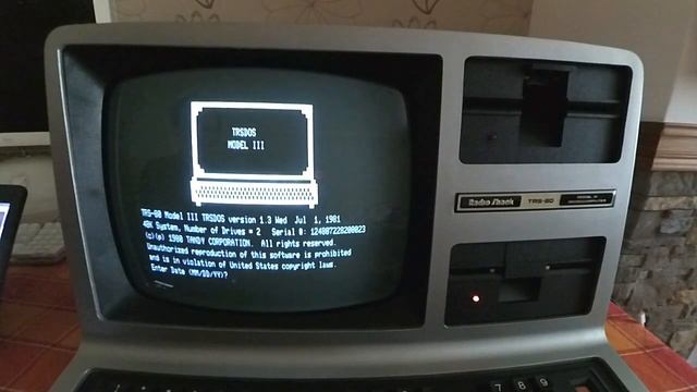 Видеообзор Tandy Radioshack TRS-80 Model 3 смотреть онлайн
