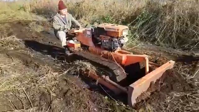 Мини бульдозер KUBOTA KD-1-DB смотреть онлайн