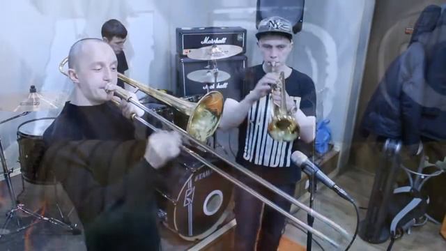 Антон, Ваня, Женя - Пить нельзя... (Рок-банда "ХоЖаЙ") смотреть онлайн