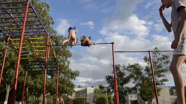 Мы с Саней крутим солнышко смотреть онлайн